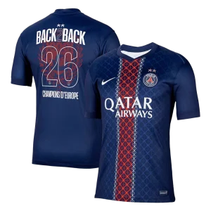 Champions of Europe #26 Les Parisiens Domicile Maillot 2025/26 Bleu marine - Super